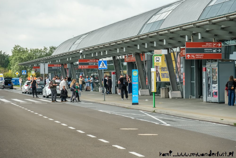 modlin airport to warsaw