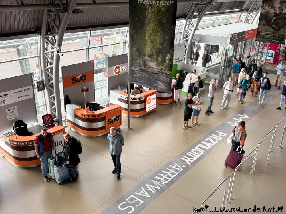 modlin airport to warsaw