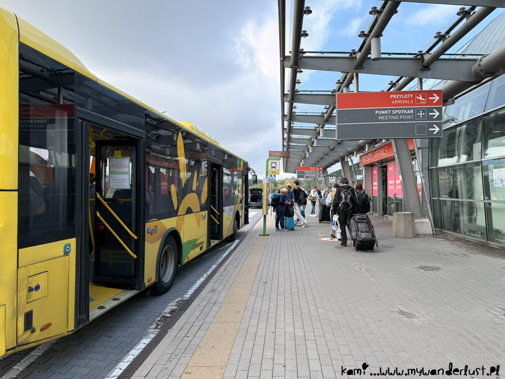 modlin airport to warsaw
