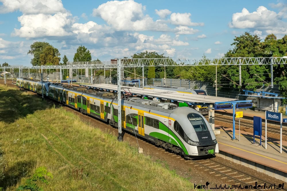 modlin airport to warsaw